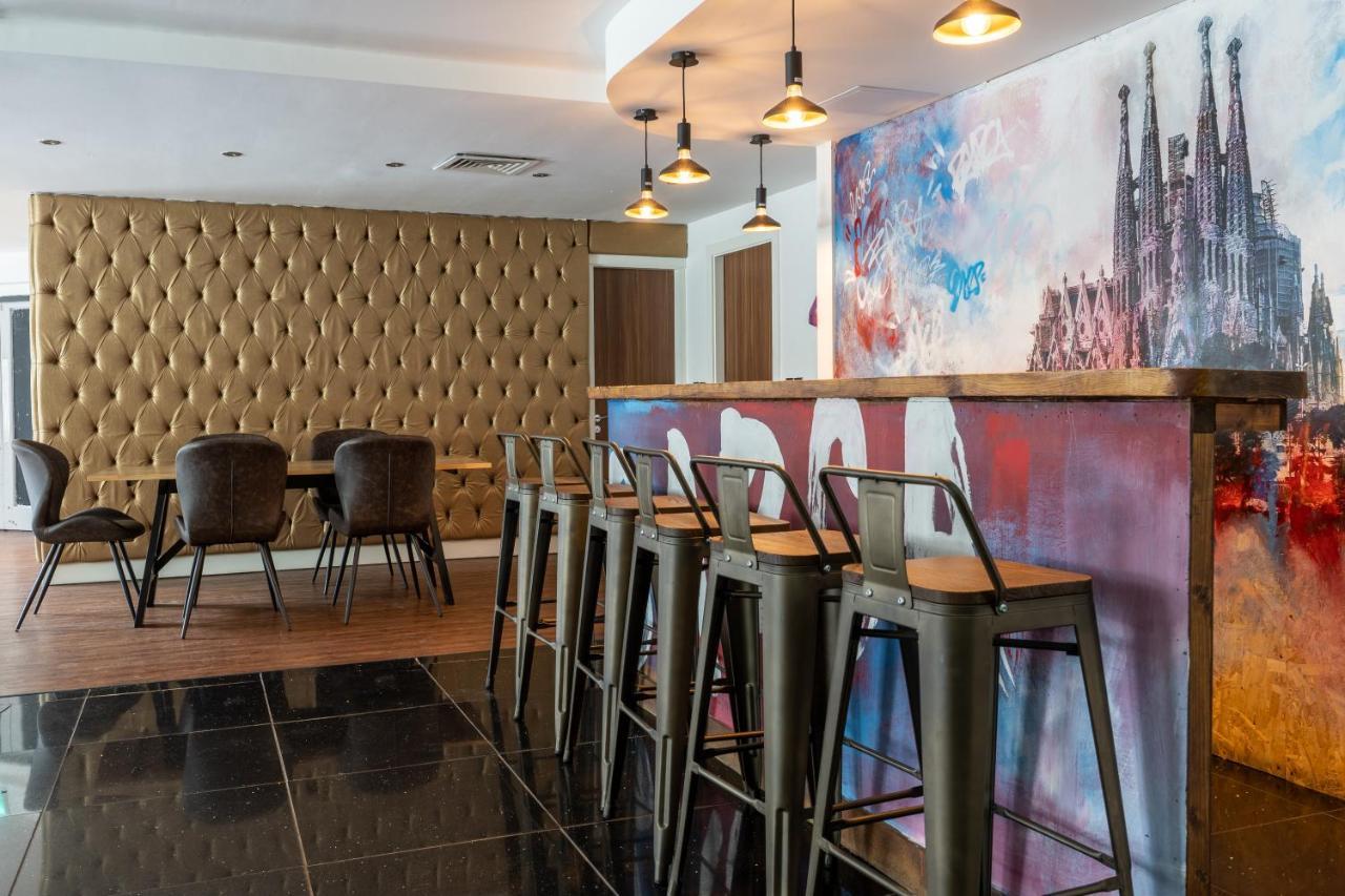 The Bling Hotel By Ustay Aparthotels Liverpool Exterior photo